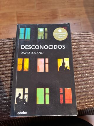 DESCONOCIDOS: Premio EDEBÉ de Literatura Juveni...