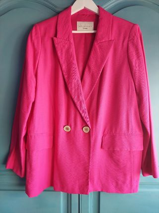 Chaqueta  color fusia. El Corte Inglés