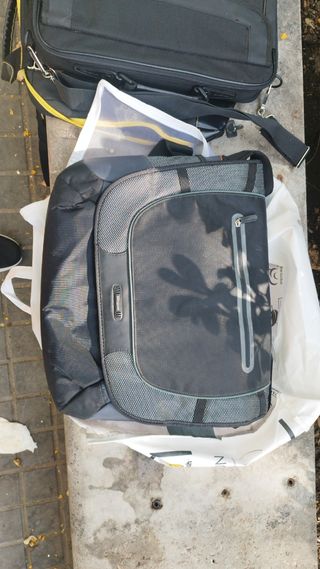 Mochila Portátil - Negra y Amarilla