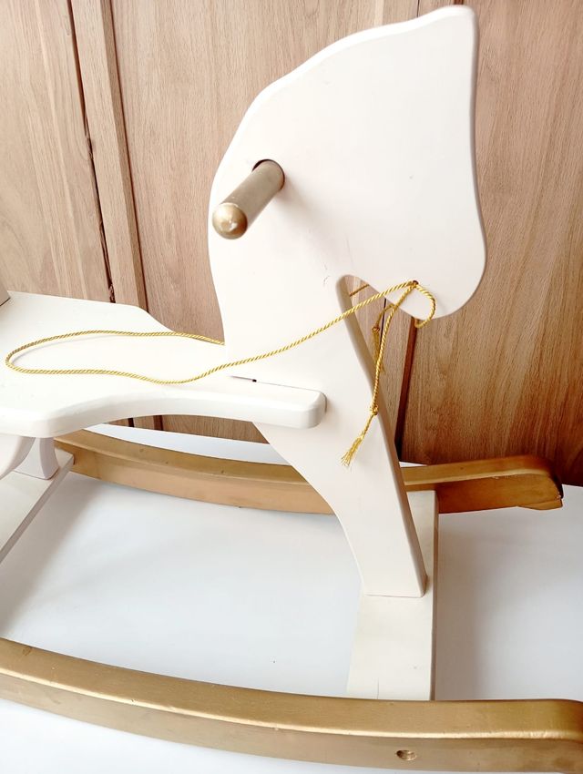 Caballito unicornio balancín blanco y dorado