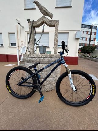 Bicicleta Dirt Jump Dartmoor de 26