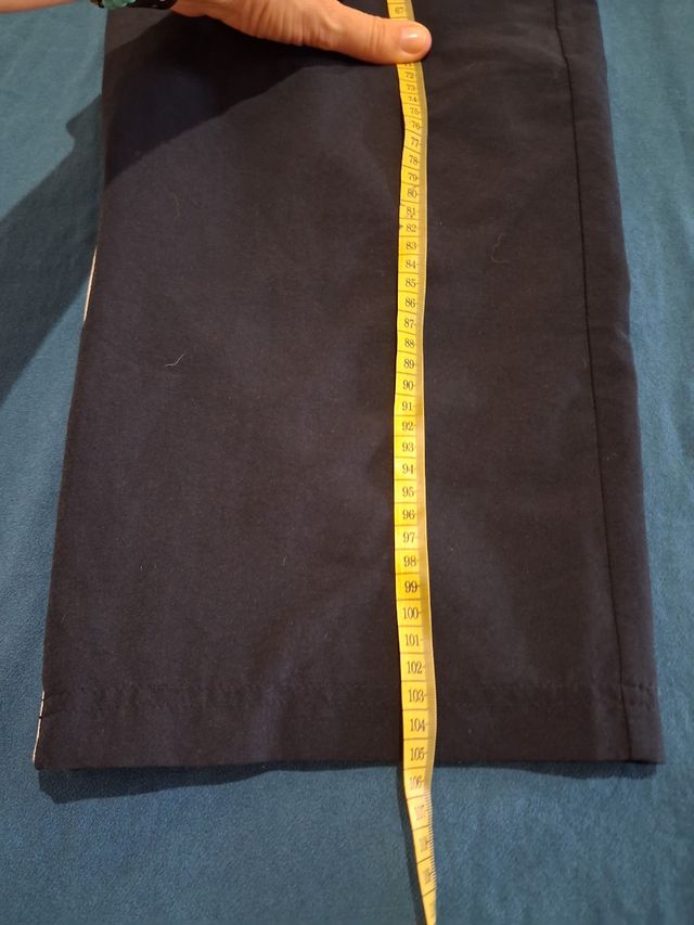 Chándal Adidas retro blanco y azul marino.