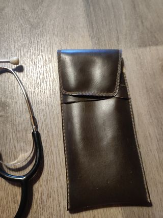 Stetoscopio vintage in astuccio