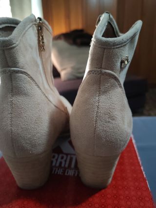 Botines ante beige