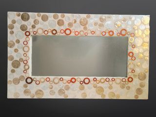 Espejo de pared decorado en nácar