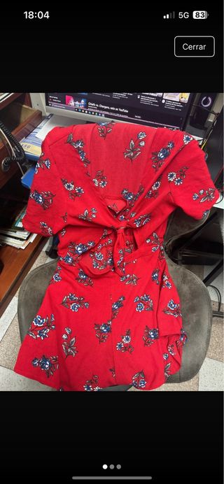 mono rojo estampado floral