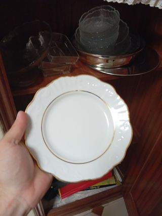 Vajilla Vista Alegre EMA: porcelana blanca y dorad