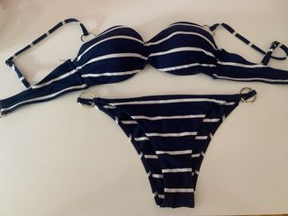 Oysho. Bikini rayas azul marino