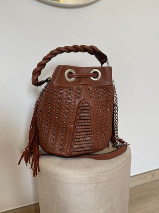 Borsa a secchiello marrone traforata - La Carrie.