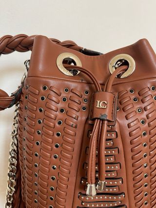 Borsa a secchiello marrone traforata - La Carrie.