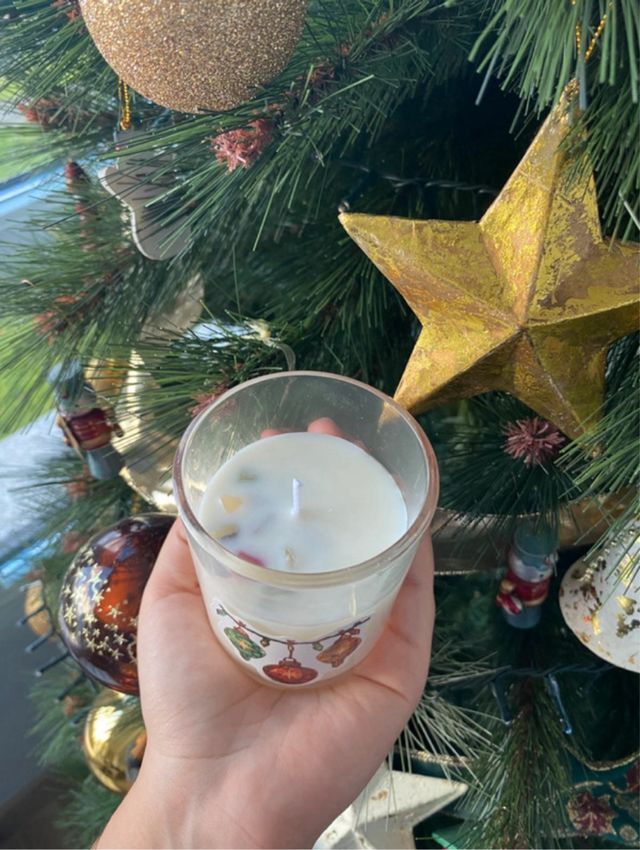 Vela aromática artesanal con piedras