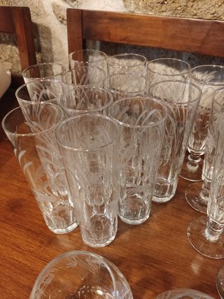 Cristalería Antigua Grabada - 45 piezas de cristal