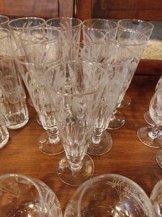 Cristalería Antigua Grabada - 45 piezas de cristal