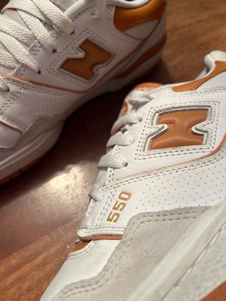 Zapatillas New Balance 550 - Naranja y Blanco