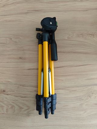 Trípode extensible dorado
