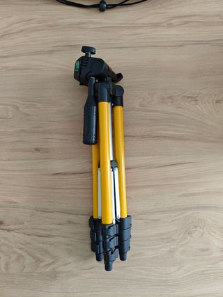 Trípode extensible dorado