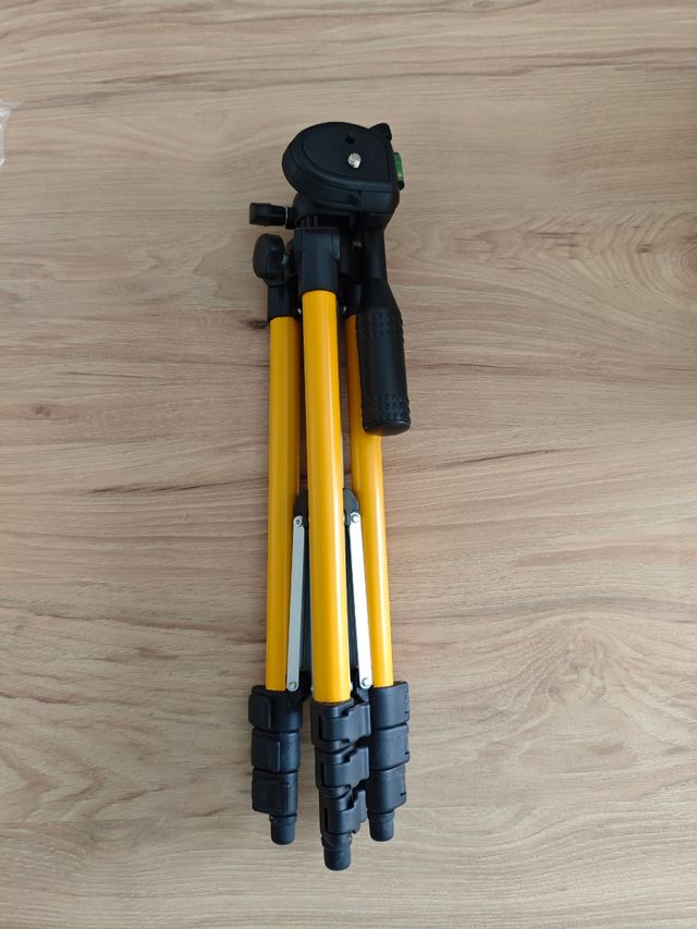 Trípode extensible dorado