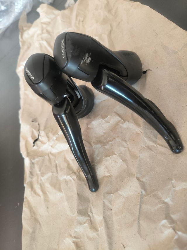 Manetes/Manetas: Shimano ST-RS405 R&L