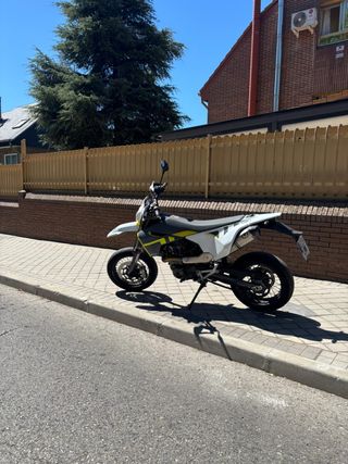 Husqvarna 701 Supermoto 2022 - 14000km