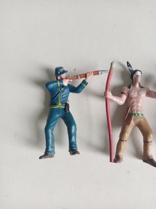 3 Figuras PVC Oeste Comansi