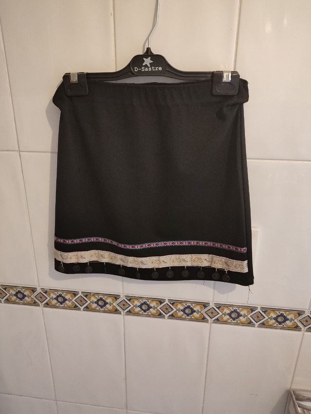 Falda negra étnica