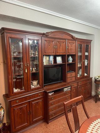 Mobili da soggiorno antichi in legno. Nella capitale di Valencia. 