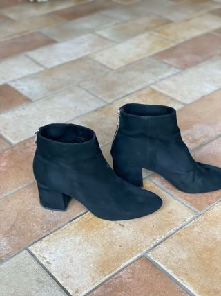 Stivaletti neri con tacco