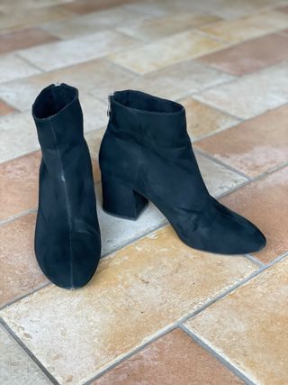 Stivaletti neri con tacco