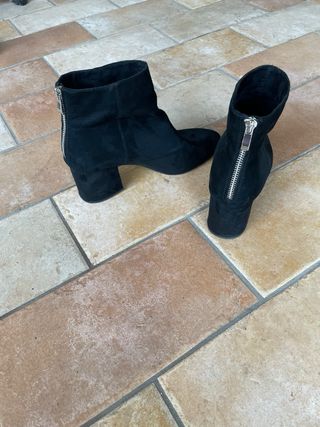 Stivaletti neri con tacco