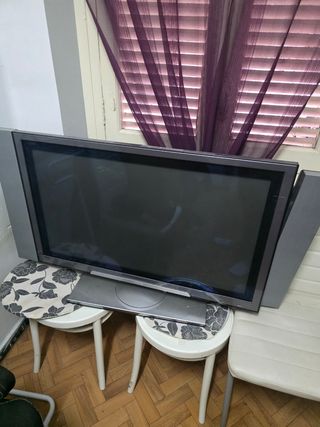 TV Hitachi 42" gris plata