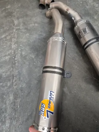 Escapes SBK Leovince  yamaha r1