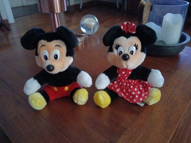 Peluches Mickey y Minnie Mouse