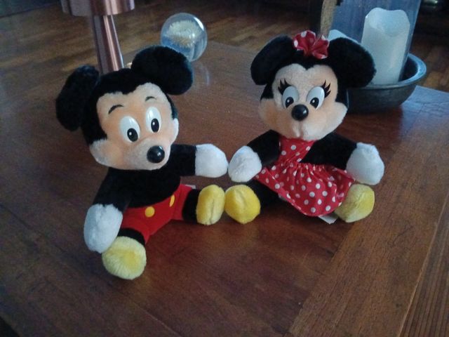 Peluches Mickey y Minnie Mouse