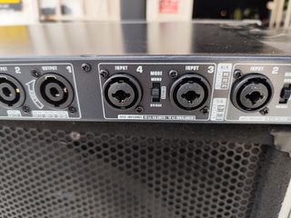 Etapa Behringer- 4 canales 4 salidas 4 reguladores