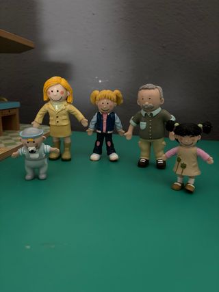 Casa muñecas Amanda Troupe con familia