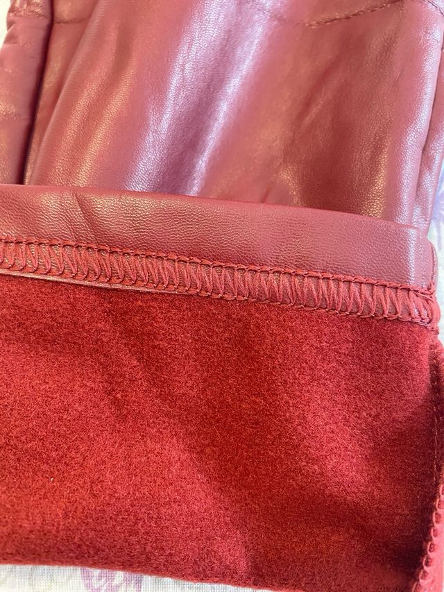 Pantalones polipiel Calzedonia color burdeos