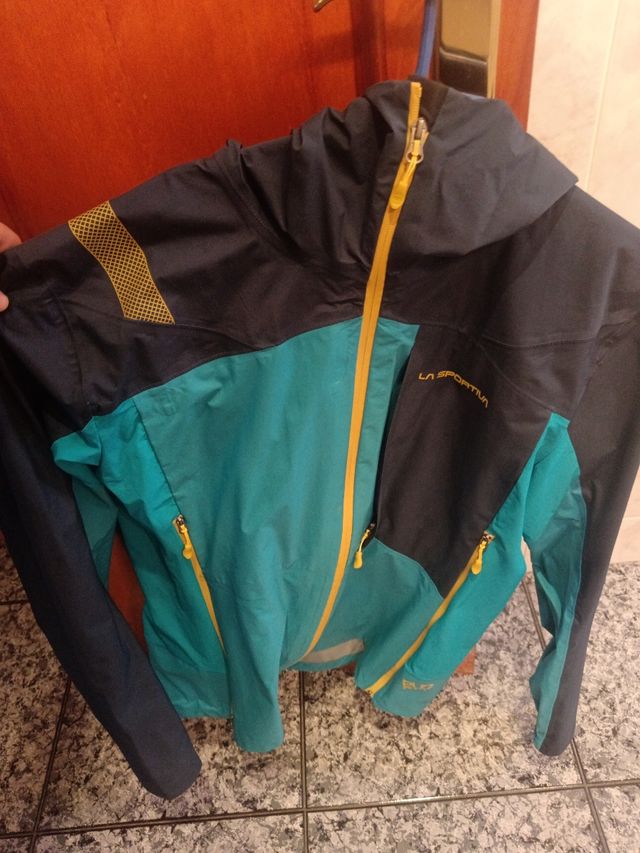 Chaqueta outdoor azul-negra unisex