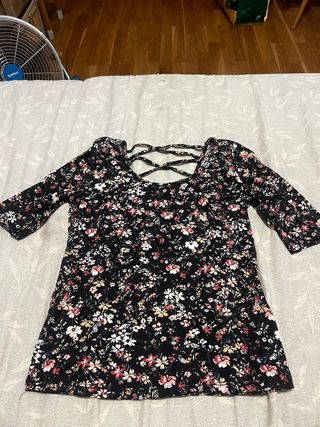 Blusa floral espalda abierta