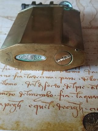 Encendedor, mechero antiguo.