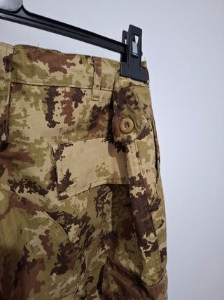 Pantaloni mimetici esercito