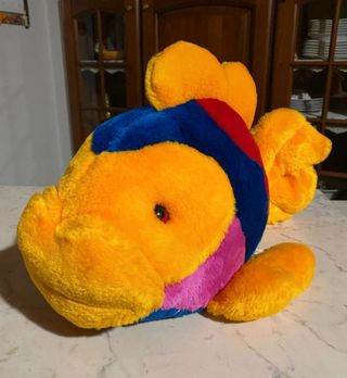 Pesce peluche colorato