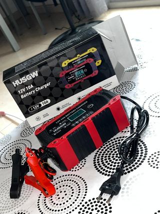 Cargador baterías 12V 10A HUSGW