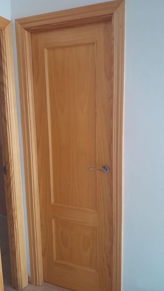 Puertas madera maciza modelo construcion