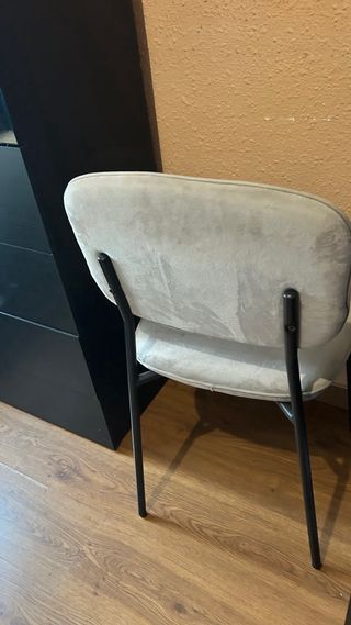 Silla gris terciopelo - patas negras