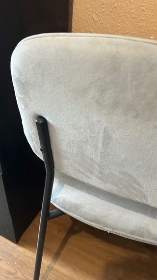 Silla gris terciopelo - patas negras