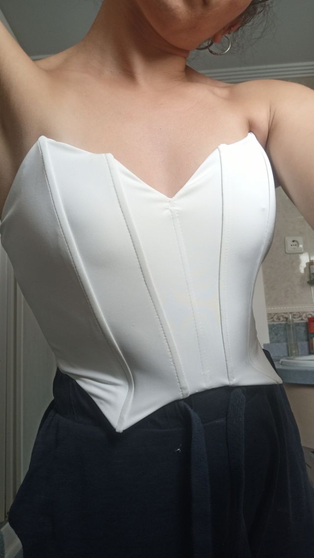 Top blanco Bershka - palabra de honor