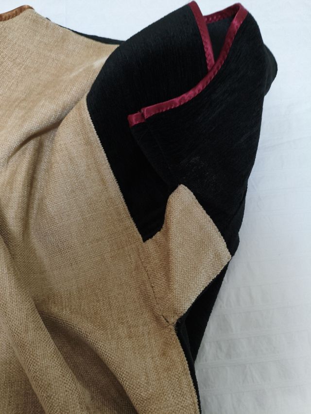 Casaca medieval: beige y negra