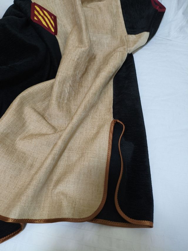 Casaca medieval: beige y negra