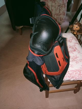 Peto motocros negro-rojo