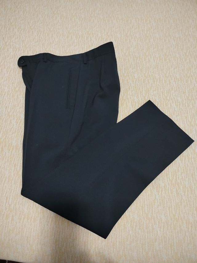 TRAJE CABALLERO NEGRO TALLA 44.
